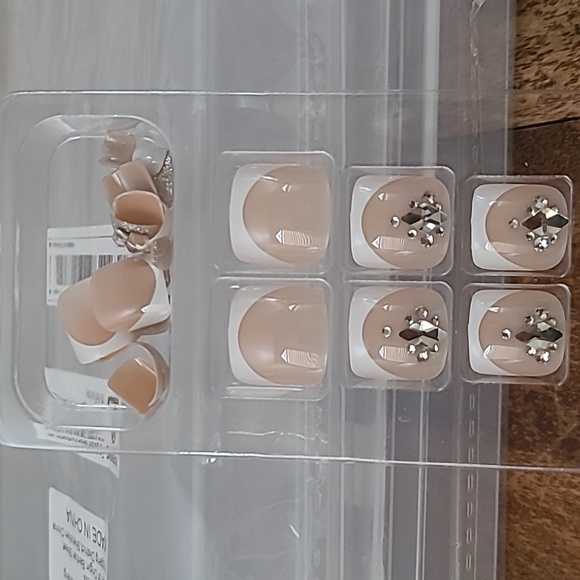 Rhinestone French Manicure Press On Toenails - Picture 15 of 17